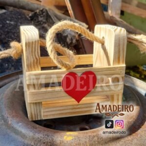 Canasta artesanal en pino - Edición San Valentín